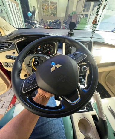 May vô lăng da cho Xpander